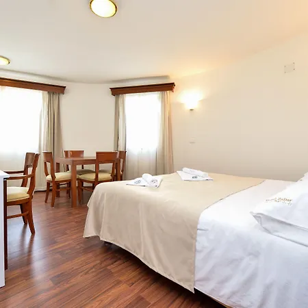 Hotel Zadar זאדאר