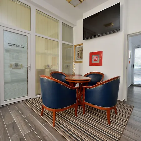 מלון Hotel Zadar 4*