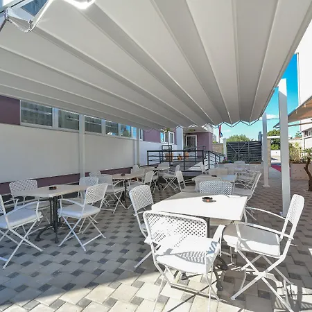 Hotel Zadar מלון 4*