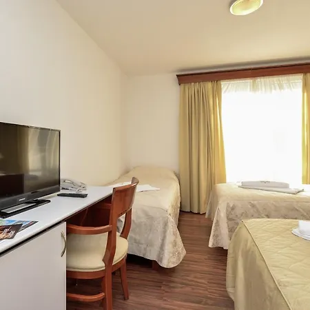 Hotel Zadar 4* ザダル