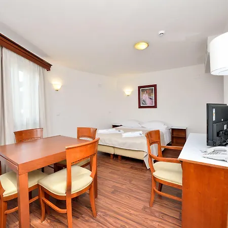 Ξενοδοχείο Hotel Zadar 4*