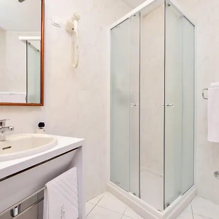 Hotel Zadar מלון 4*