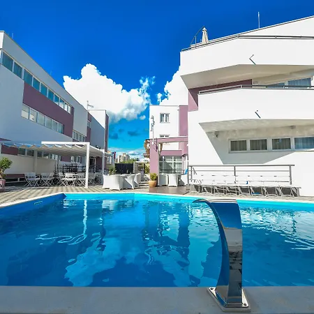 מלון Hotel Zadar 4*