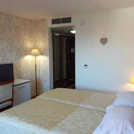 호텔 Hotel Zadar 4*
