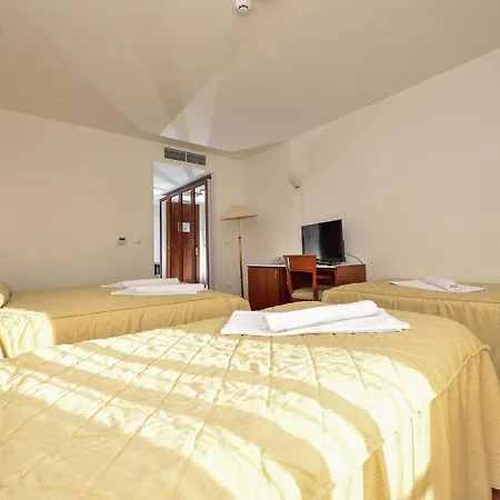 호텔 Hotel Zadar 4*